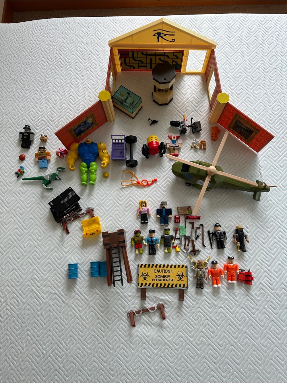 Roblox toys (3 sets)